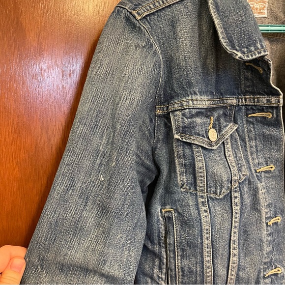 Women’s Levi’s Denim Jacket - Picture 5 of 8